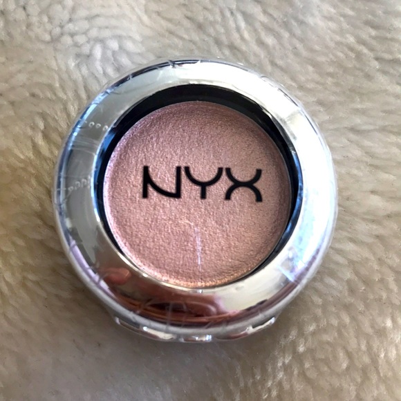 Eyeshadow - Picture 2 of 8